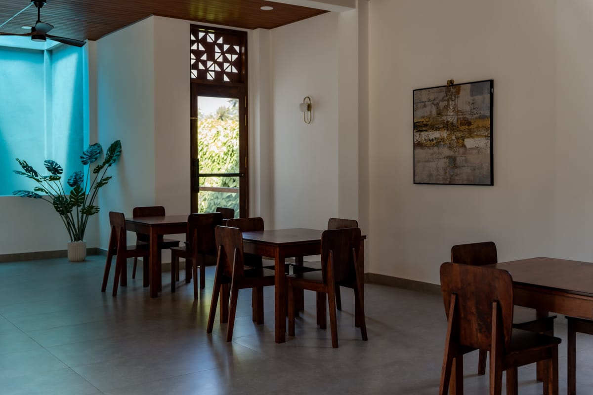 The breakfast room opening onto the garden